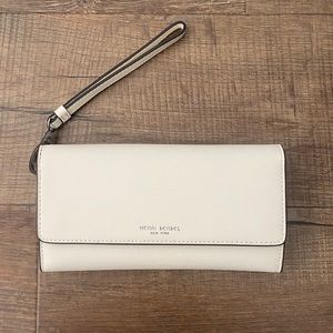 White Henri Bendel wristlet organizer clutch purse